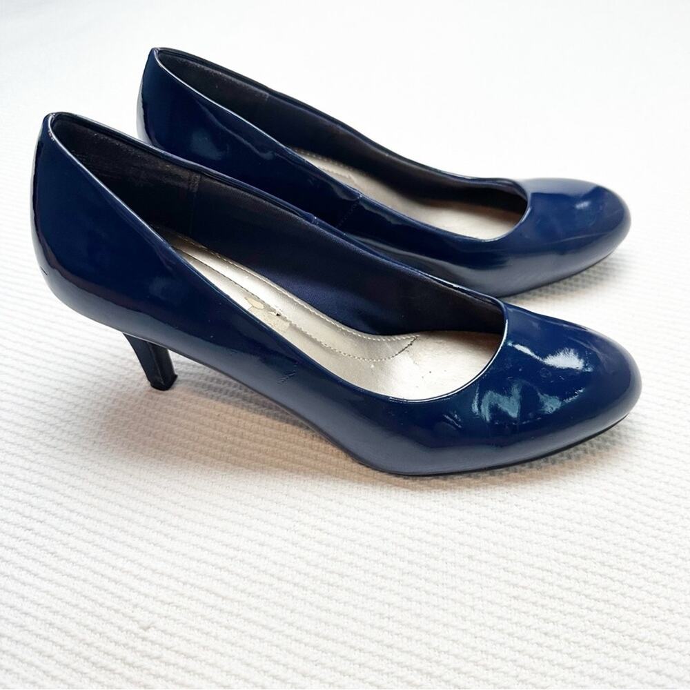 Comfort Plus by Predictions Navy Heels size 8